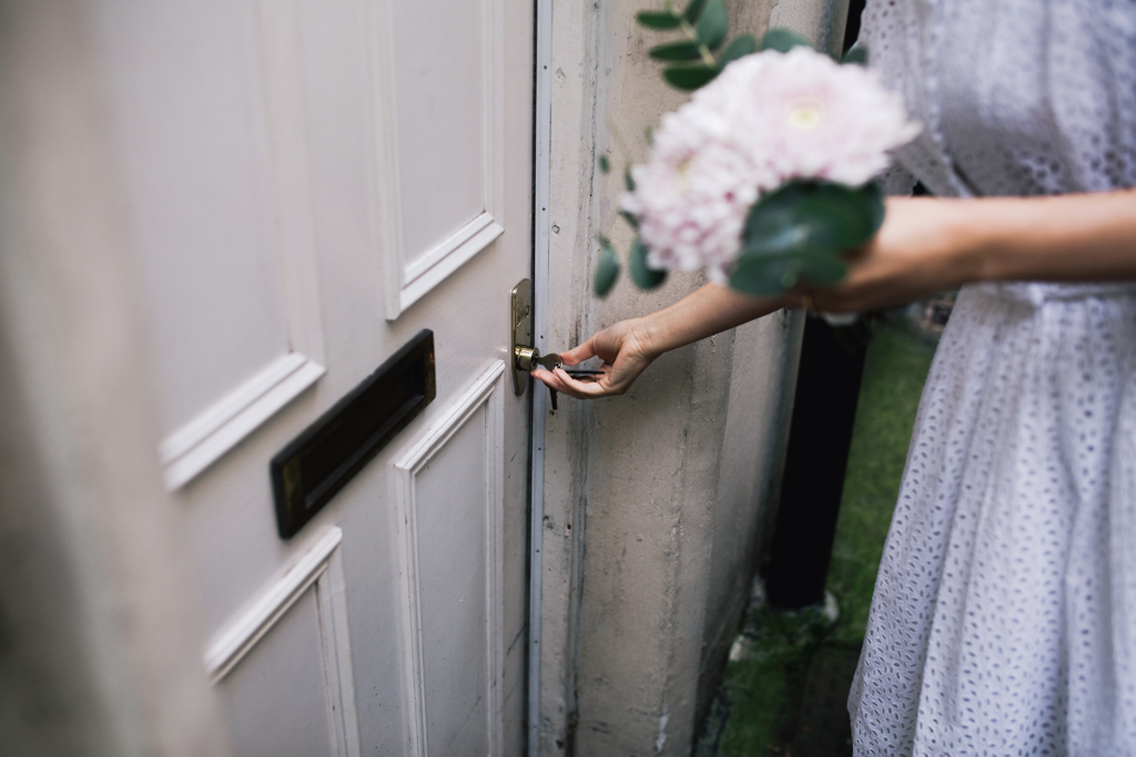 Bride locking her front door at a London Elopement | Lisa Jane Photography | Modern London Wedding Photography