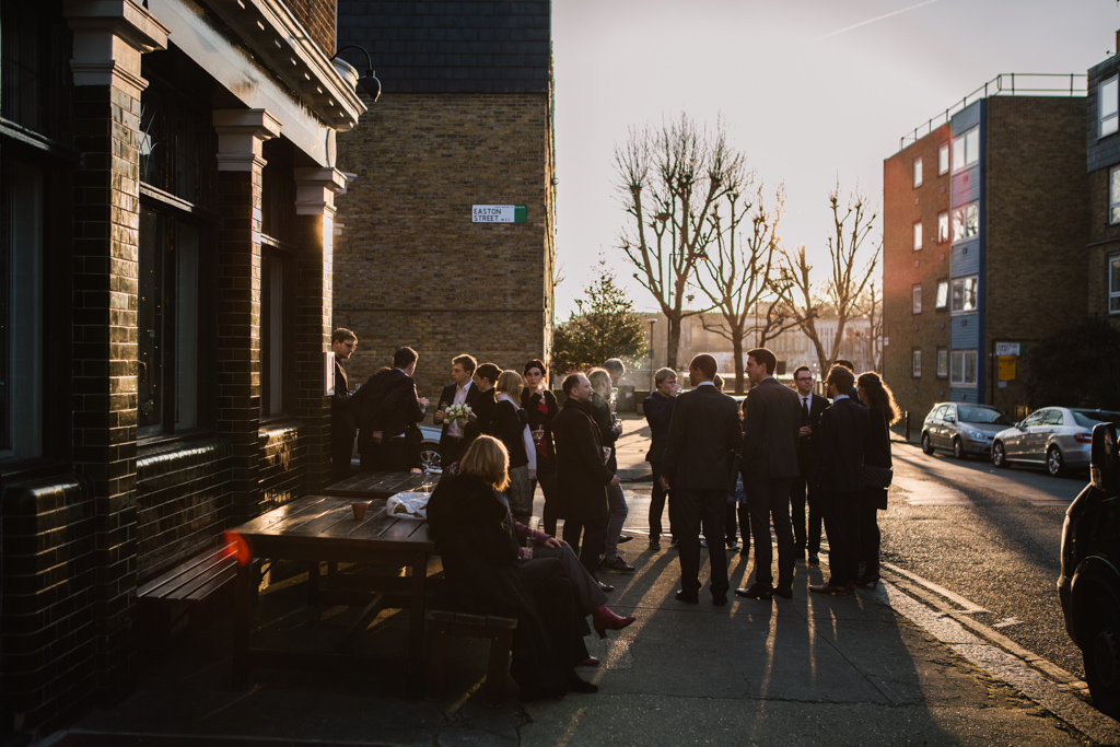 guests drinking outside Easton Pub Wedding | Lisa Jane Photography | Modern London Wedding Photography